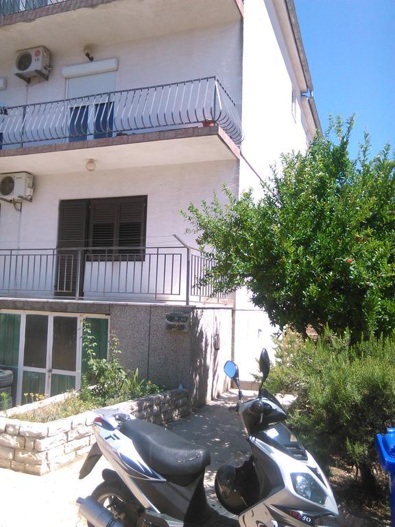Apartmani Kapitanovic Биоград-на-Мору Экстерьер фото