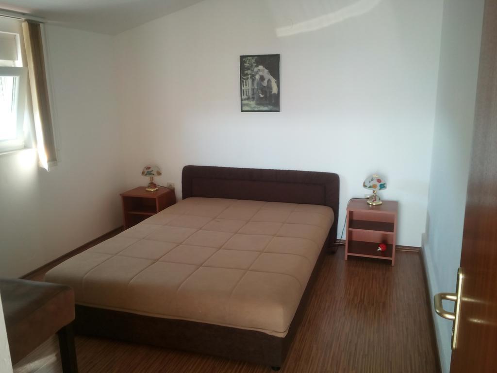 Apartmani Kapitanovic Биоград-на-Мору Экстерьер фото